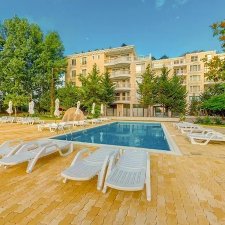 Kamenec 3* Νεσέμπαρ